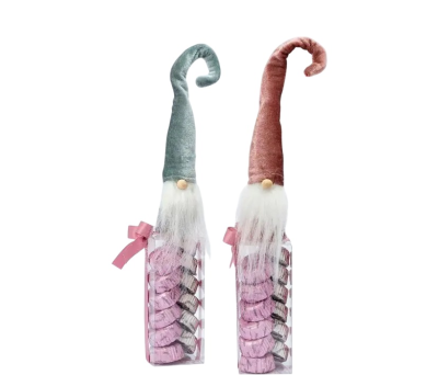 gnomos gorros con bombones como detalle de navidad